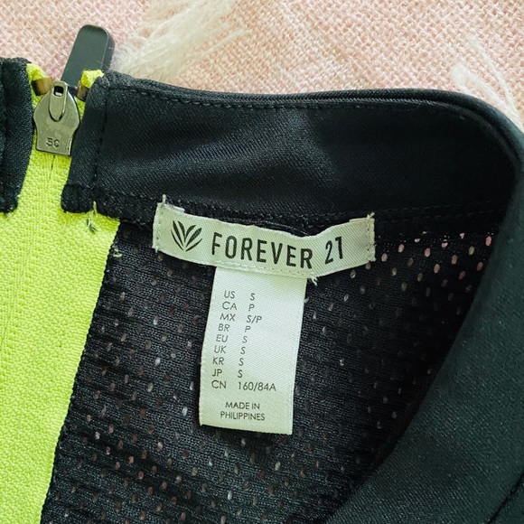 Unpadded Black Sport Bra with Neon zip size S - Picture 3 of 4